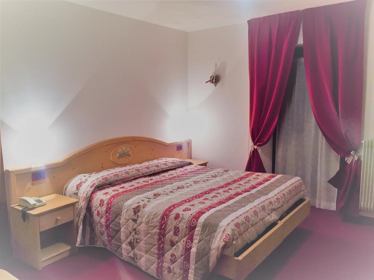 Hotel Tosa มาดอนนาดีกัมปิโญ ภายนอก รูปภาพ